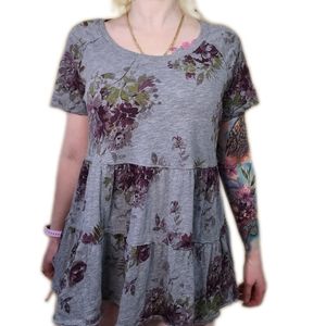 Torrid Sz 1X (14-16) Floral Print Short Sleeve Tiered Top